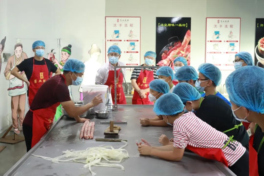 品味歷史 文化傳承——石岐中心小學(xué)研學(xué)團走進榮業(yè)臘味文化館