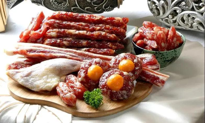 產(chǎn)業(yè)強(qiáng)鎮(zhèn) | 黃圃鎮(zhèn)組隊(duì)赴省內(nèi)外知名臘味企業(yè)學(xué)習(xí)交流，榮業(yè)隨團(tuán)“取真經(jīng)”